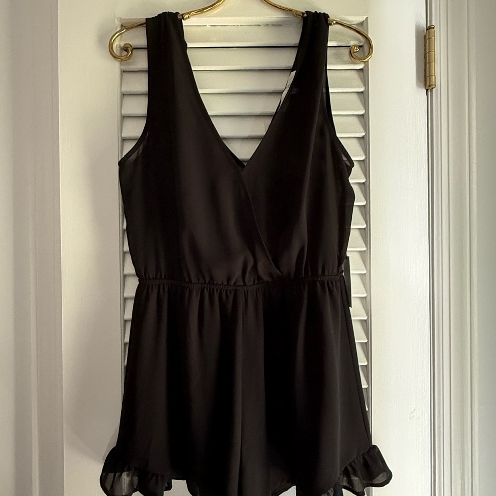 Astr Sleeveless Black Mini Dress